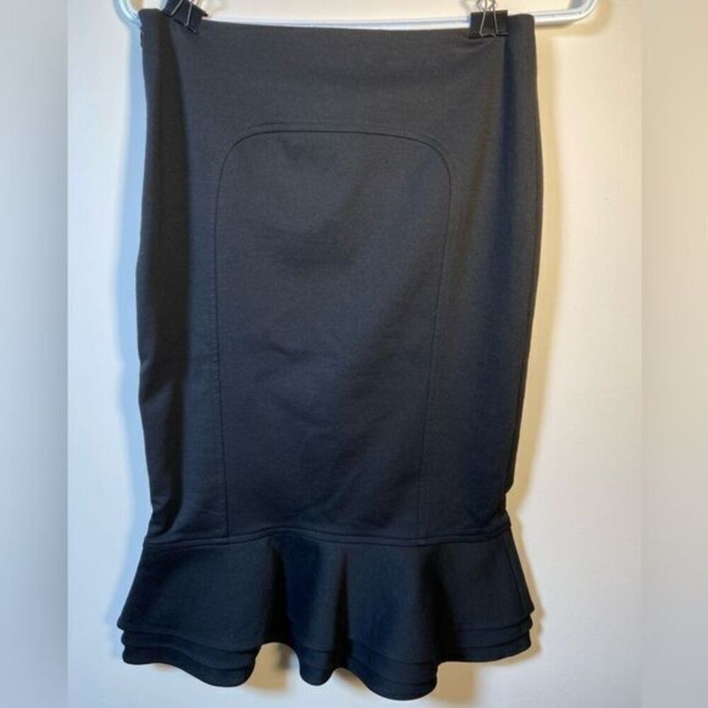 Chic and Playful: Pre-Loved Zara Flounce Hem Skirt - Size S, Classic Black